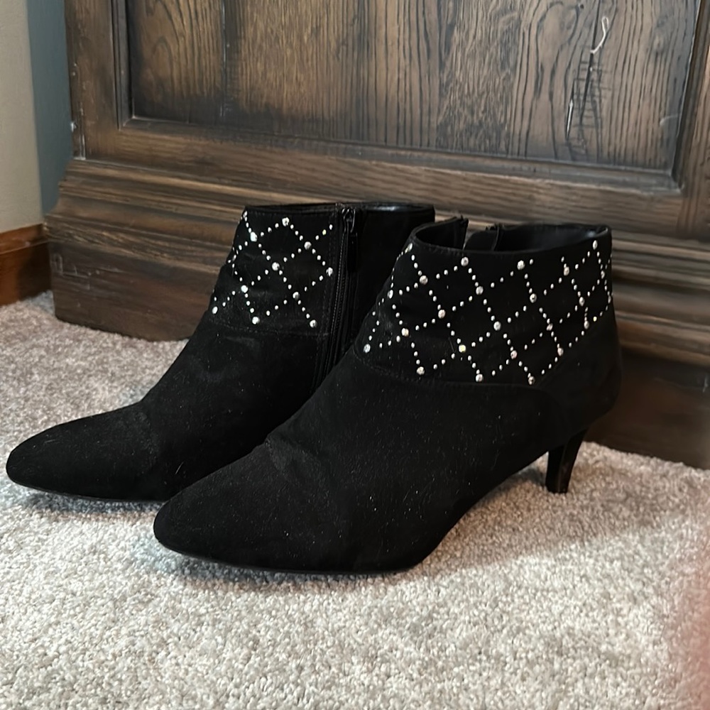 East 5th kitten heel ankle boots. Size 9
